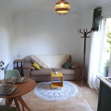 L'escale Cote Jardin Holiday home *